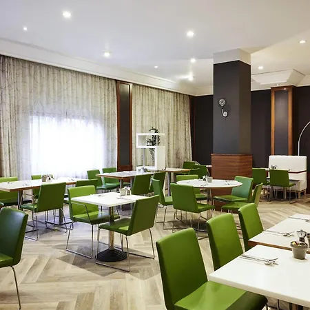 Novotel Centre Hotel 4*