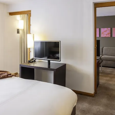 Novotel Centre Hotel 4*