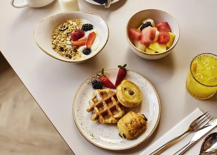 Отель Novotel Centre 4*