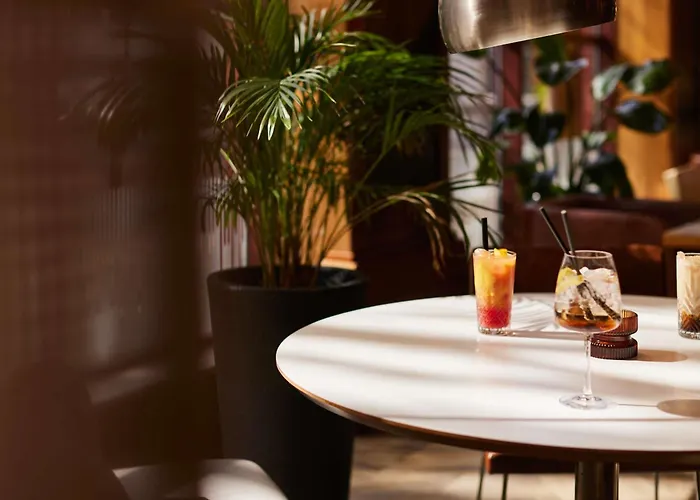 Отель Novotel Centre 4*