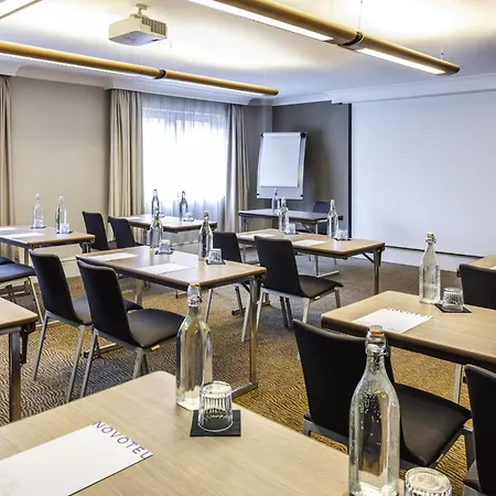 מלון Novotel Centre