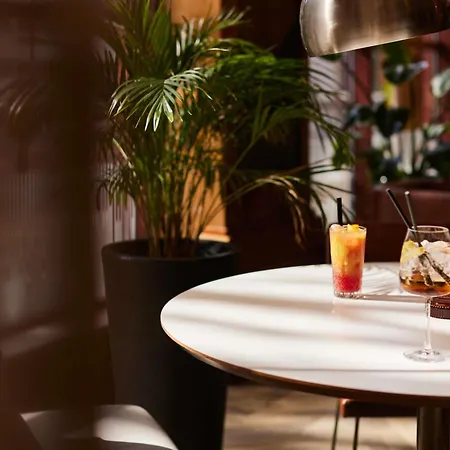 Отель Novotel Centre 4*